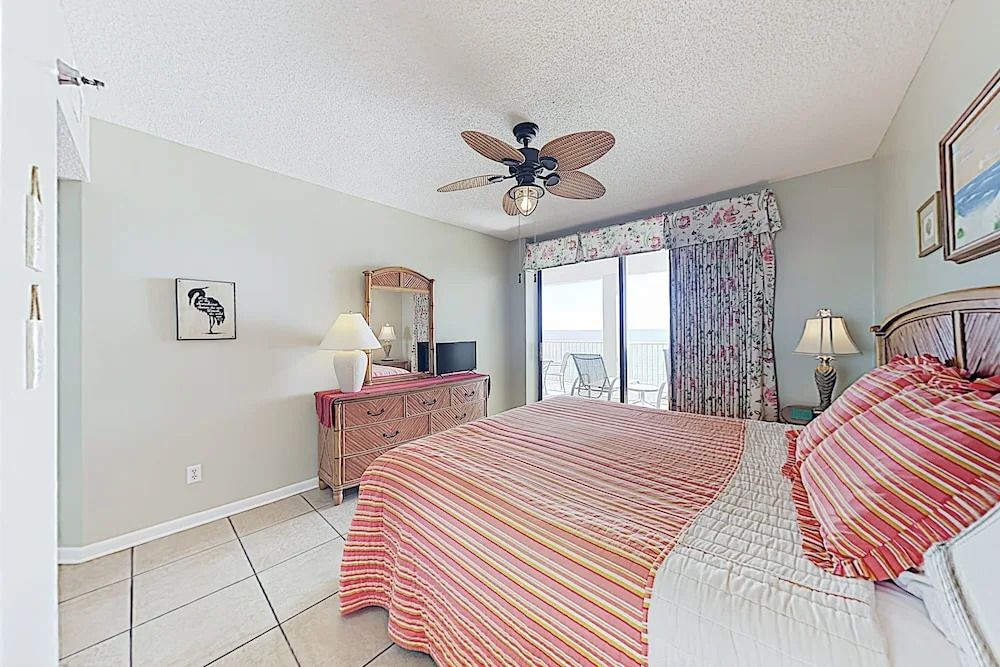 Pelican Pointe 302