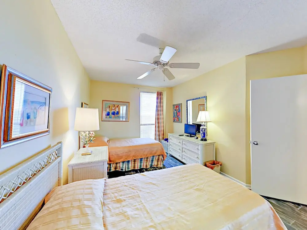Summer House Condo Unit 1504a 3 Bedrooms 2 Bathrooms Condo