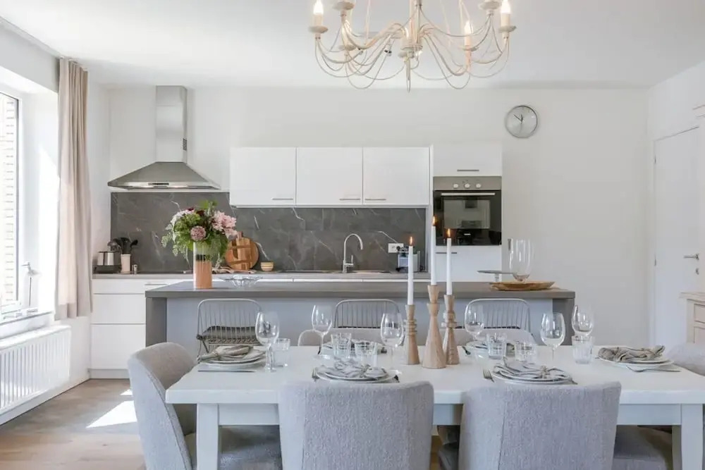 A Luminous Apartment Near the Marina