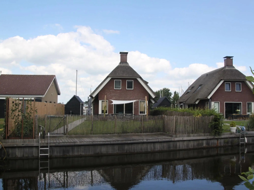 Villa in Friesland with Jetty and Fenced Garden