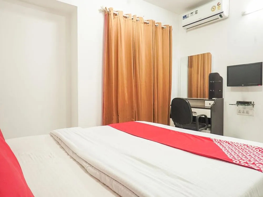 OYO 13467 Hotel FC 16 Suites