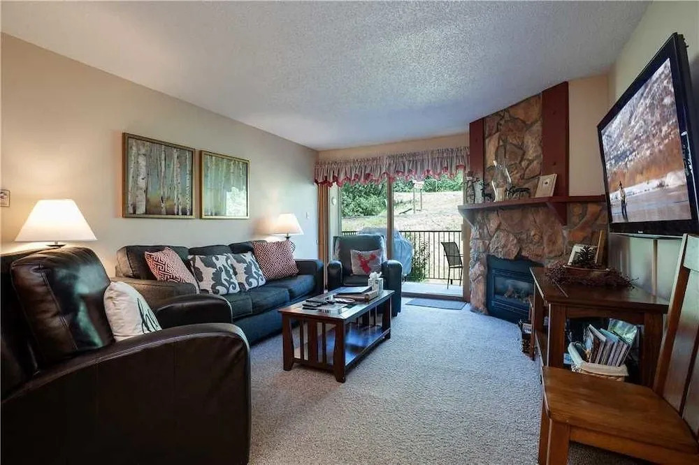 Ski Inn 325