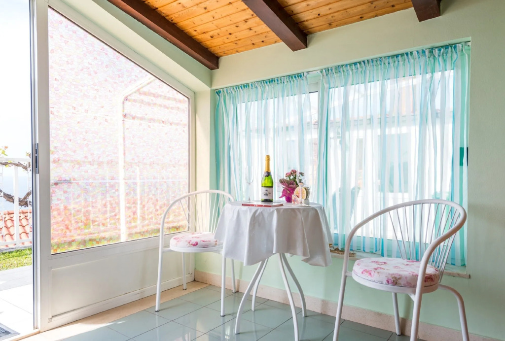 Apartments and Room Lora