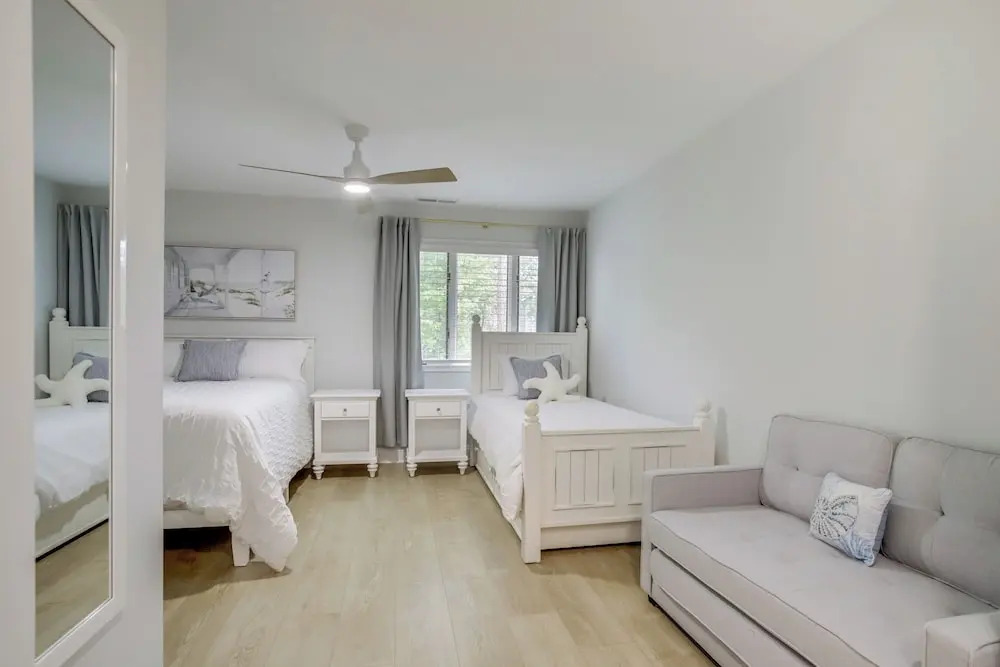 Walk to Shore & Boardwalk: Bethany Beach Retreat
