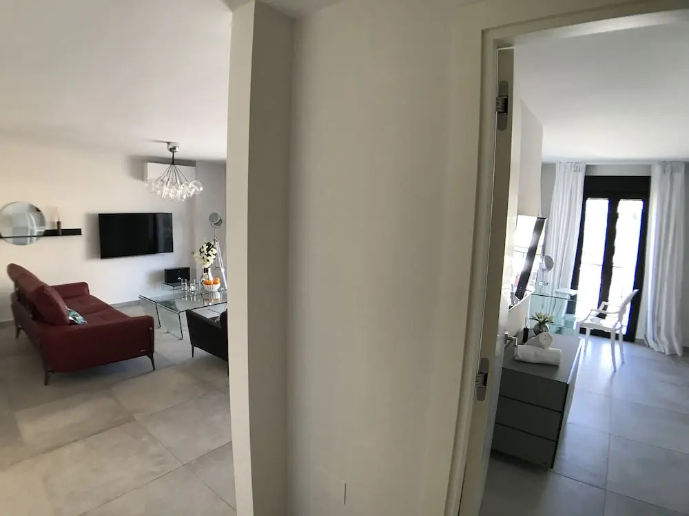 Contemporary 1 Bedroom Apt Puerto Banus