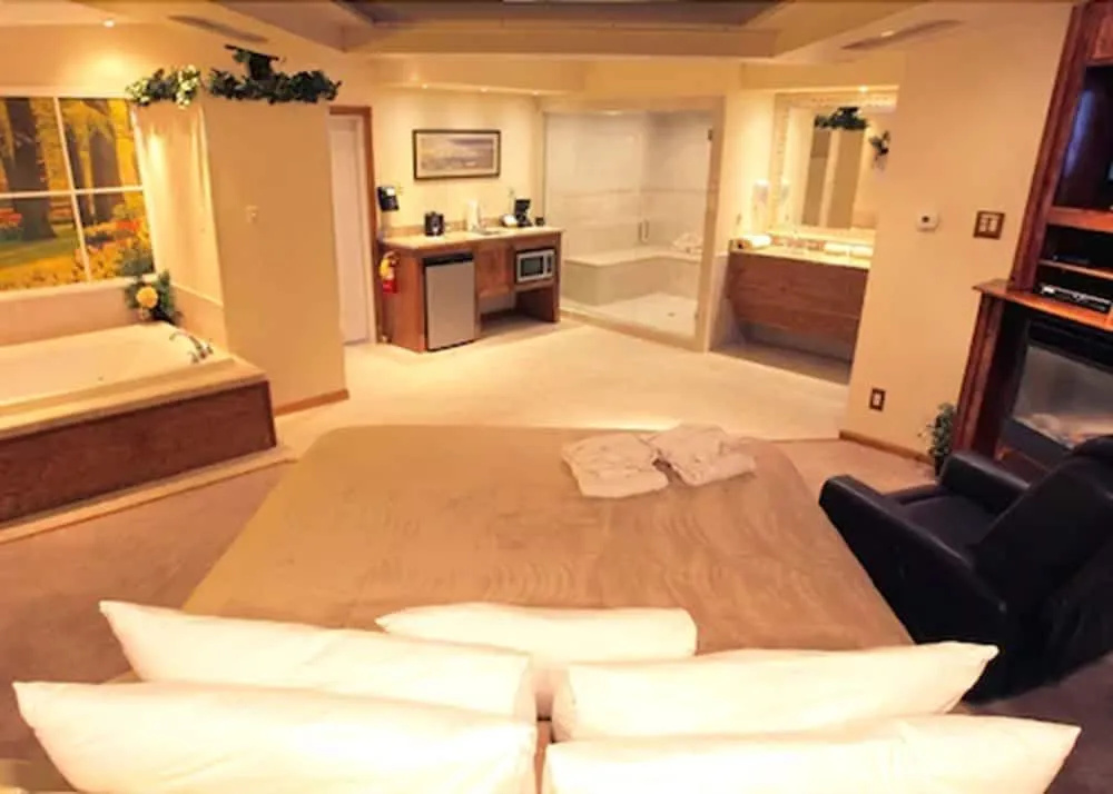 Sybaris Pool Suites Indianapolis