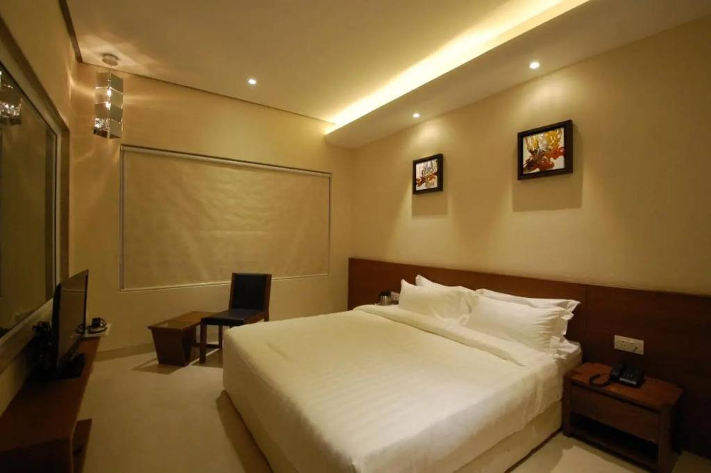 Click Hotel Sapphire Star Indore
