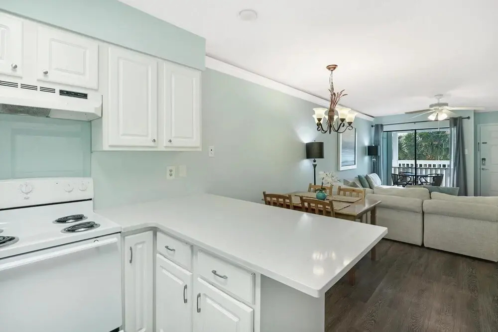 New Owner, New Decor, Steps From Beach, Sleeps 6