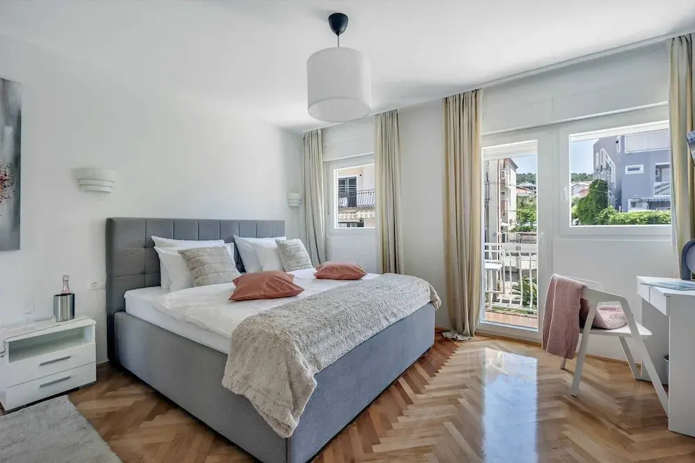 Elegant Tranquil Okrug Gornji Apartments