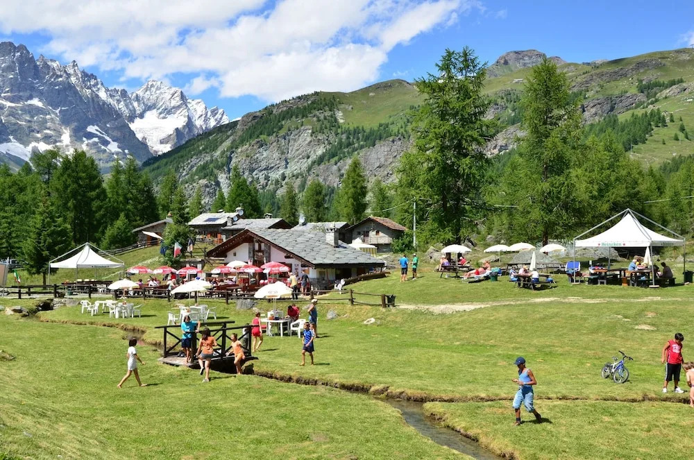 Contemporary Apartment in Breuil-Cervinia near Ski Area