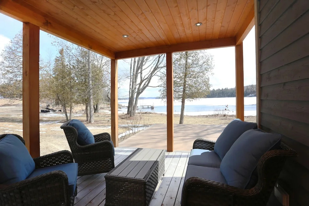 Lakefront Cottage with Stunning Lakeview