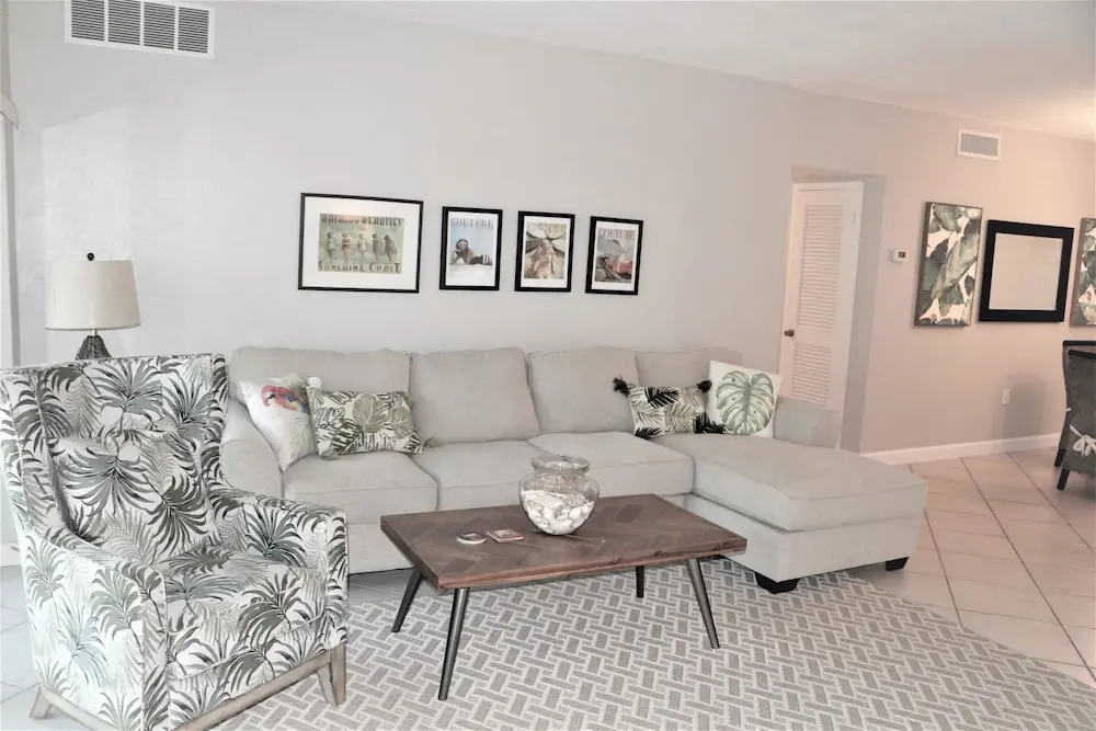 Jamaica Royale - T24 - 2 Br Condo