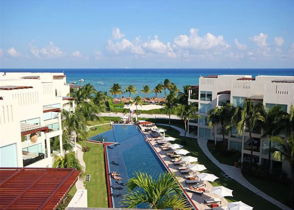 Beachfront Condo-hotel by Tripintravel