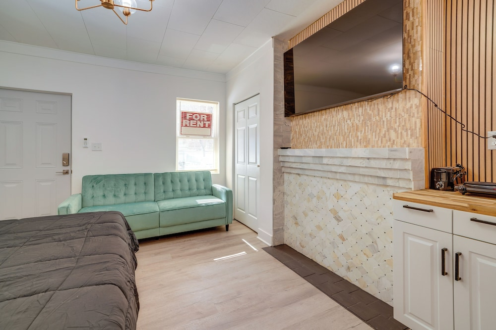 Historic Hinton Gem: Walkable Luxury Near Dtwn!