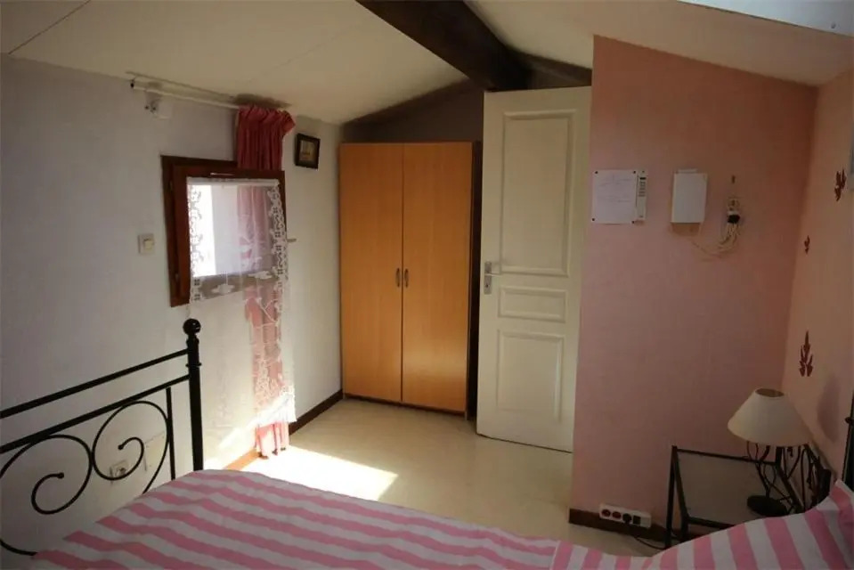 villa 3 chambres 6 couchages petite terrasse dans résidence sécurisée avec piscine commune 400m de la mer LRJP50