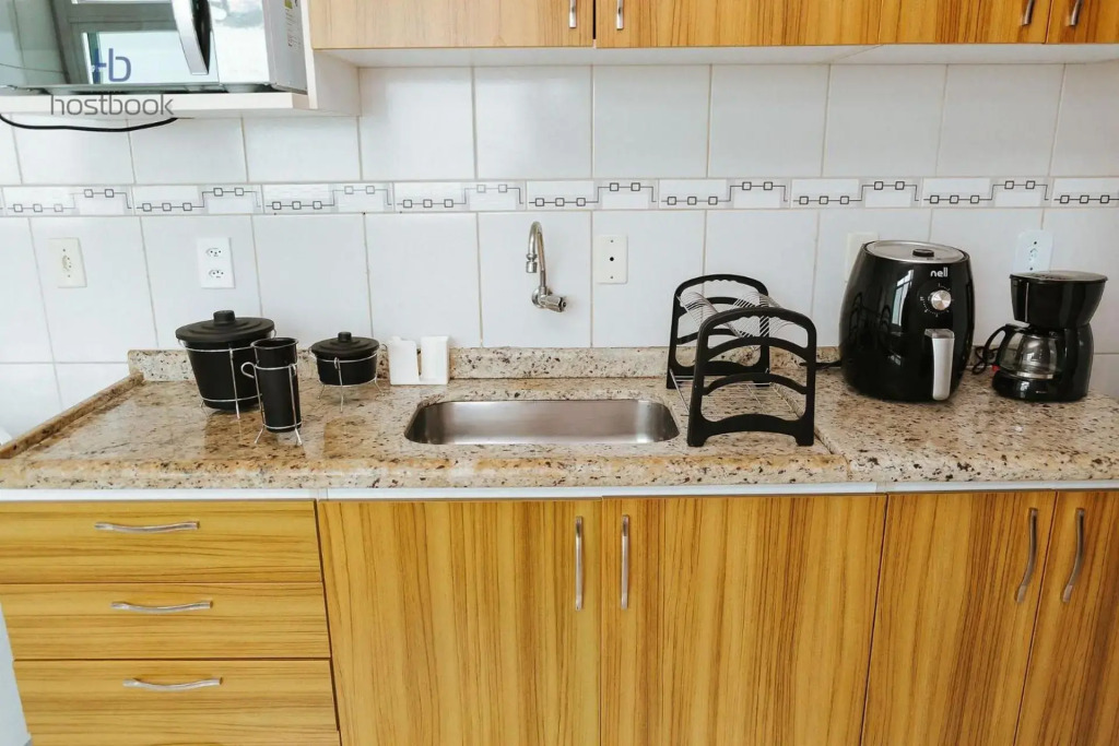 Apto a 200 m da praia do bosque - WIFI 200MB - Netflix - Cozinha equipada - Garagem - Ar condicionado