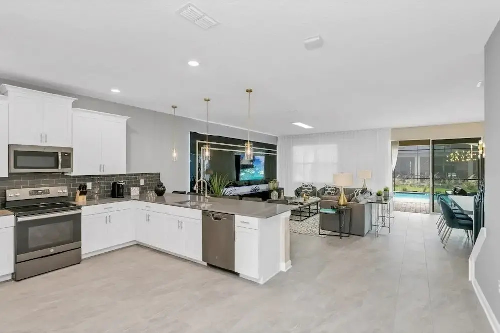 4552target 9 Bedroom Home
