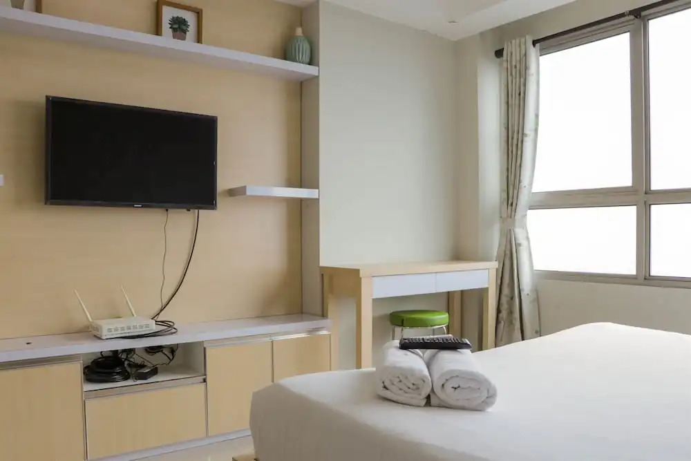 Cozy Living And Tidy Studio At Springlake Summarecon Apartment Bekasi