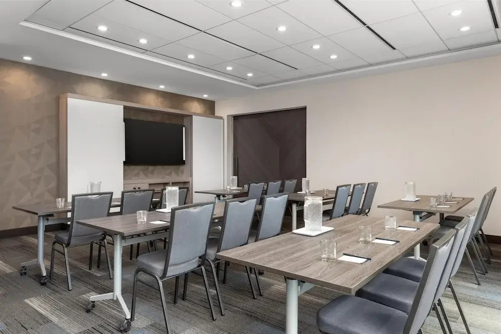 Hyatt House Mississauga / Airport Corporate Centre