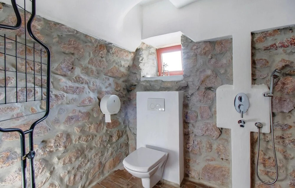Beautiful Home in Mali Losinj With Wifi and 1 Bedrooms