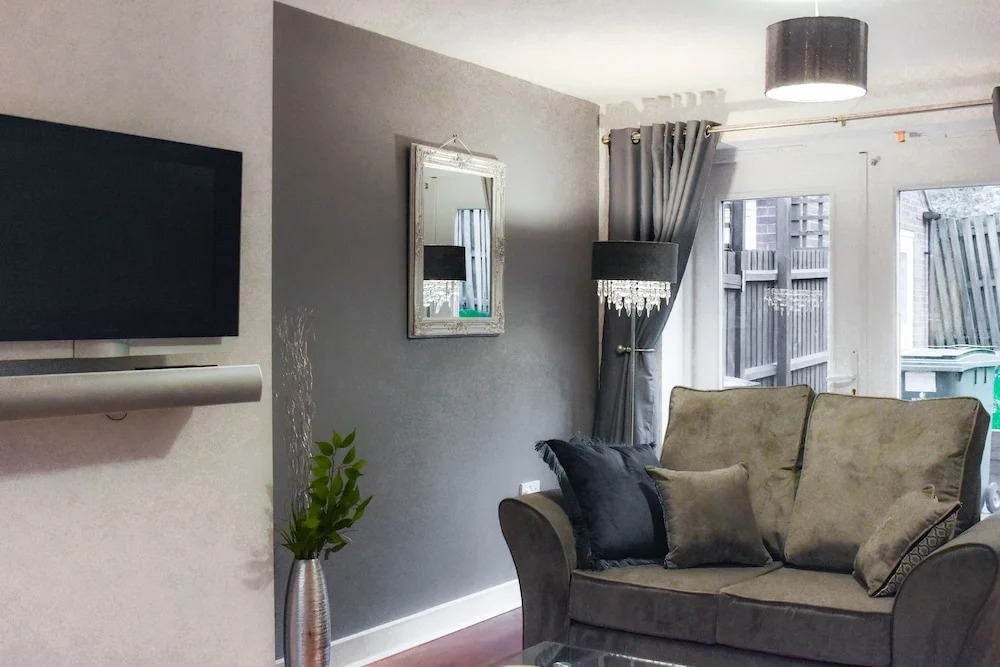 Foxley Place: MK City house for large groups