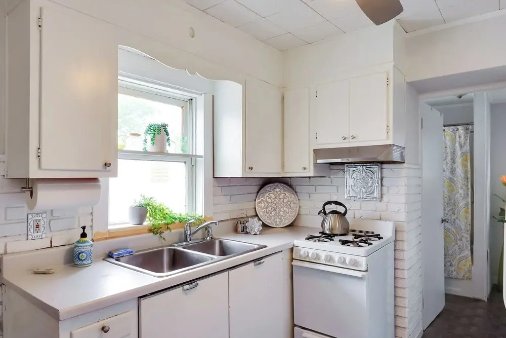 5 Blocks to Beach: Apt w/ Balcony in Ocean Grove!