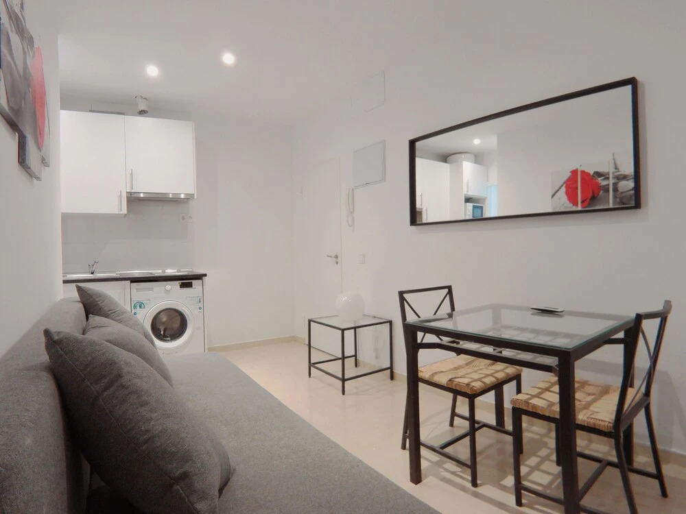 Apartamento interior en bajos cercano al parque Olof Palme AP2
