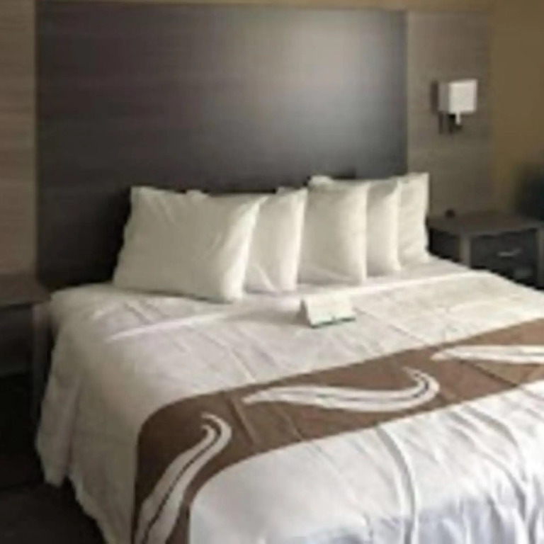 Quality Inn & Suites Roanoke - Fort Worth North