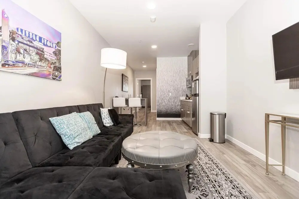 204 Stylish King Bed Suite
