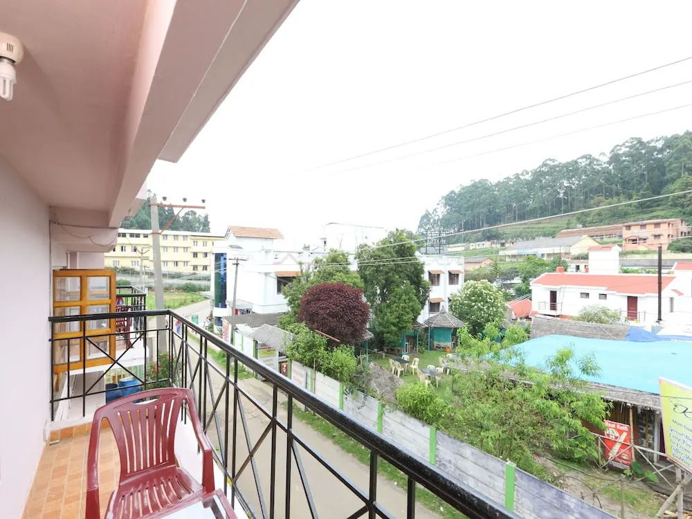 OYO 13807 Hotel Gurupriya