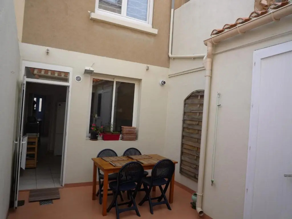 Maison de Pêcheur Rénovée avec Cour Calme, à 50m de la Mer et Proche Plage et Commerces - FR-1-92-702
