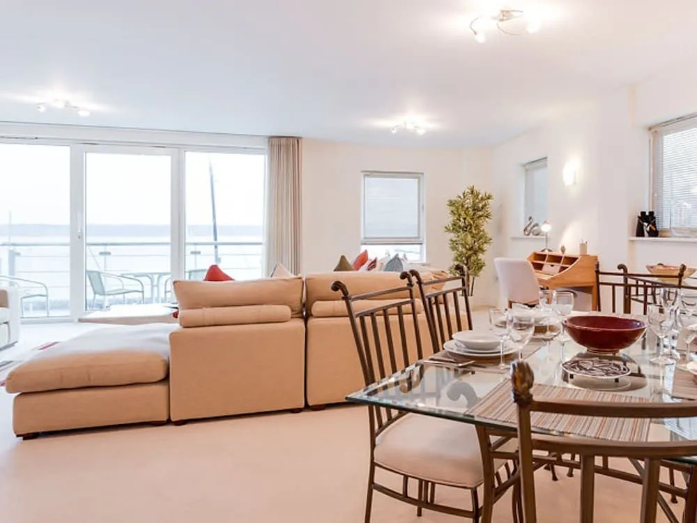Riva - sea views- 180-Degree Panoramic Views from Balcony