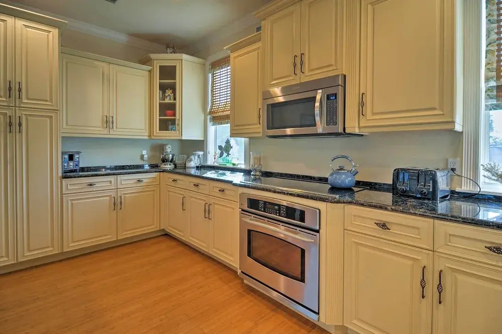 Holmes Beach Family Home: Private Pool & 3 Decks!
