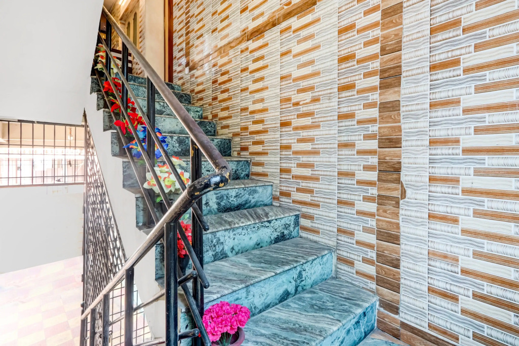 Super OYO Hotel O Adarsh Nagar Near Kavya Hospital