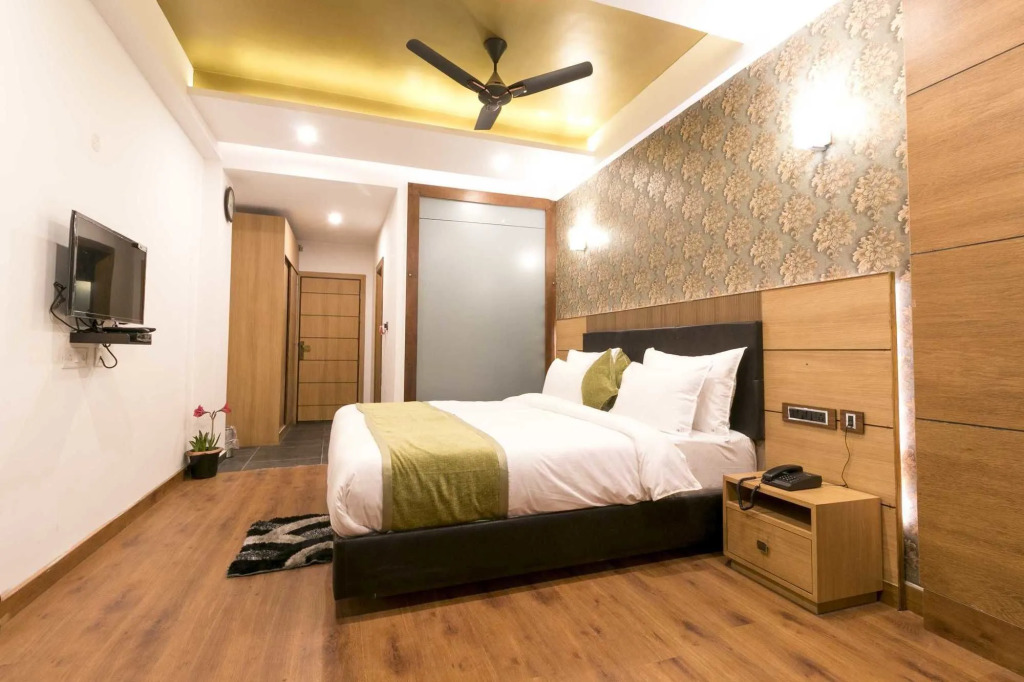 The Regal Hotel & Lounge