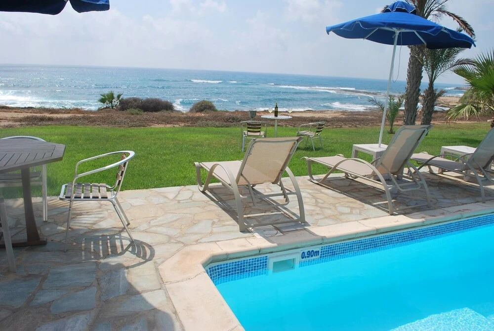 Sea Front Villa With Private HEATED Pool, Quiet area Paphos 322