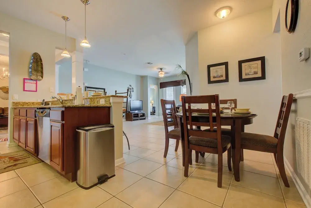 Lakeview Executive Penthouse