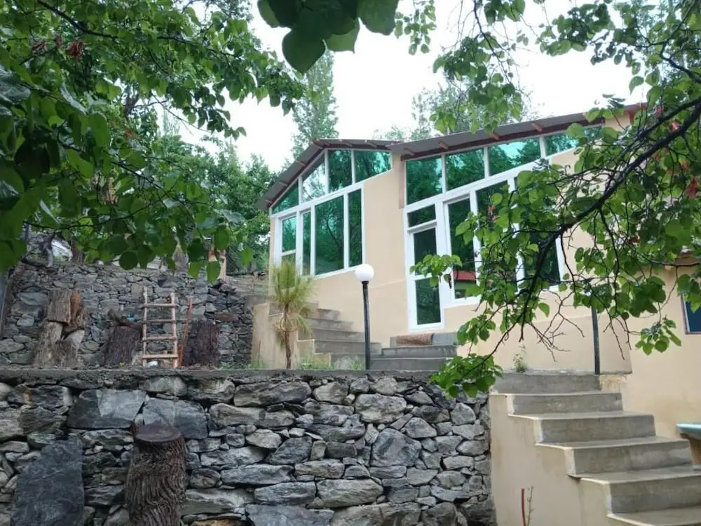 Chogho-Sar Huts