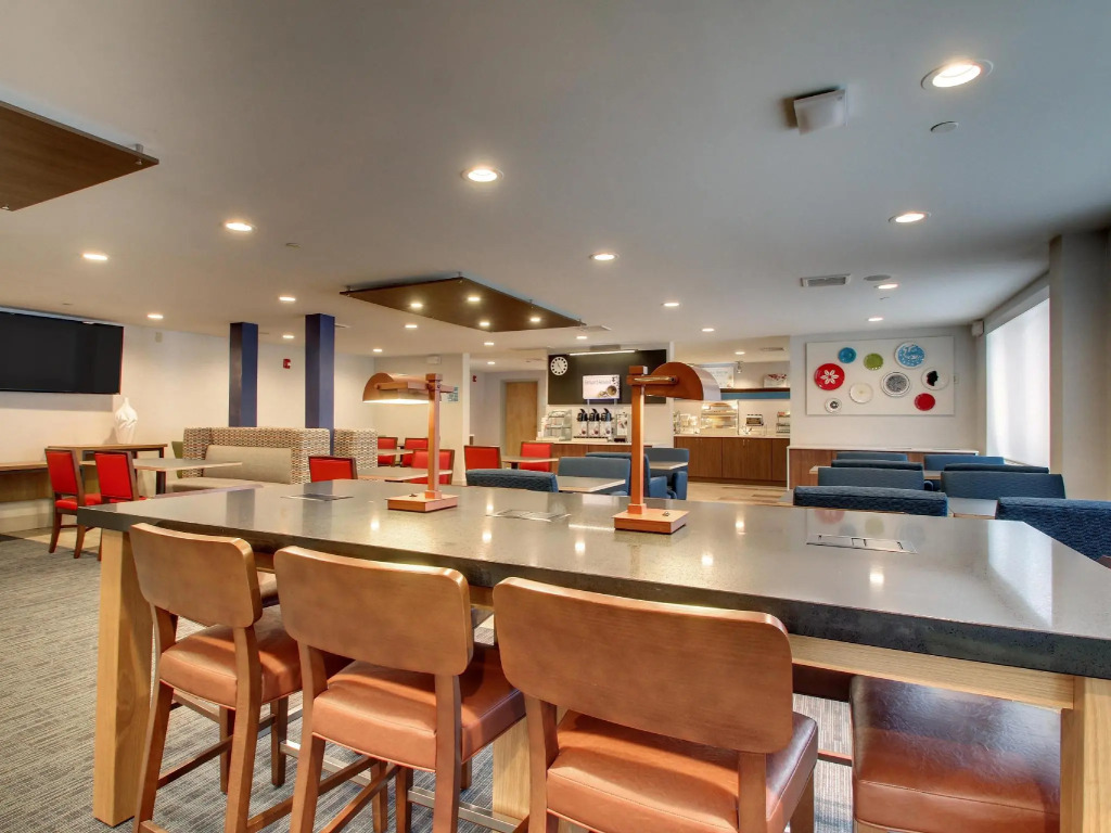 Holiday Inn Express & Suites - Lincoln East - White Mountains by IHG