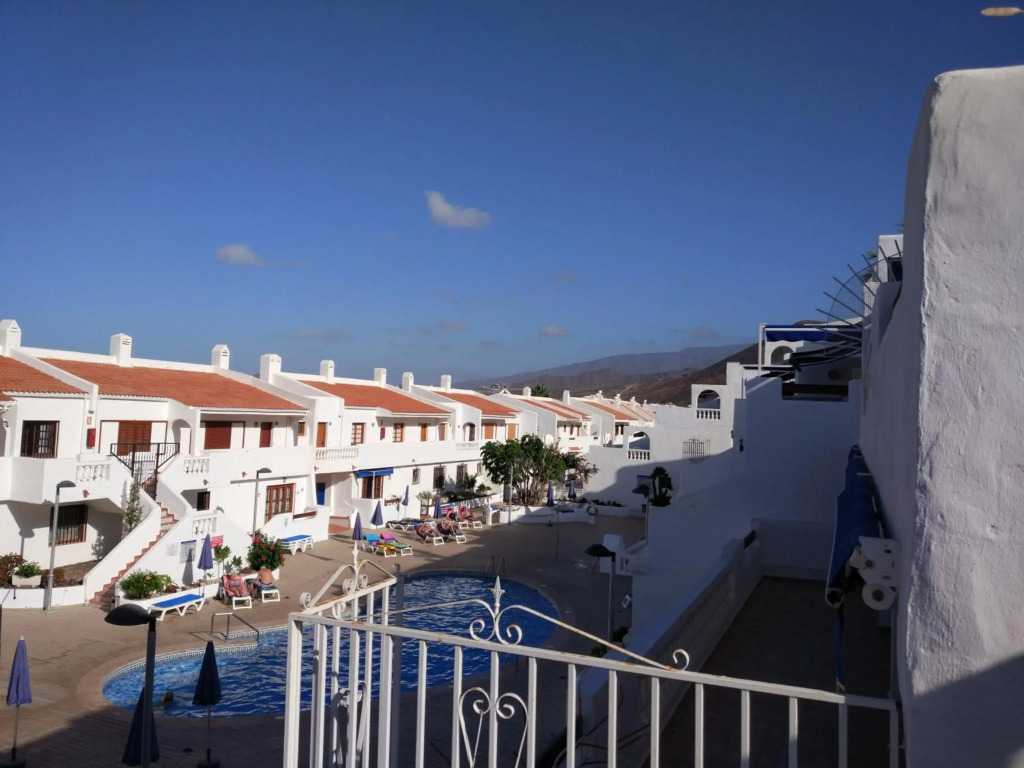 Los Cristianos studio, modern, spacious, pool,WiFi