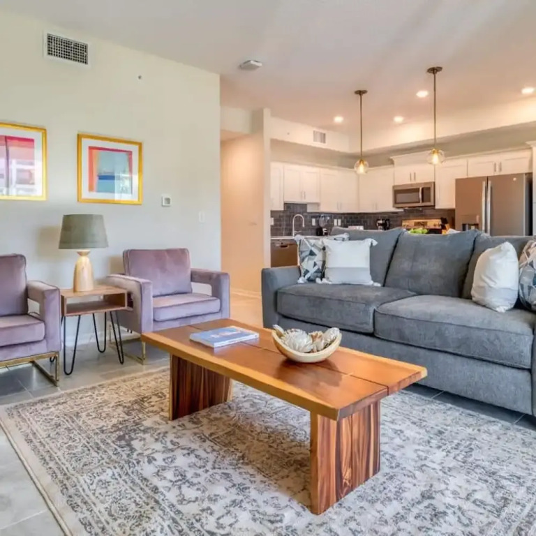 Urban Elegance - Modern Retreat
