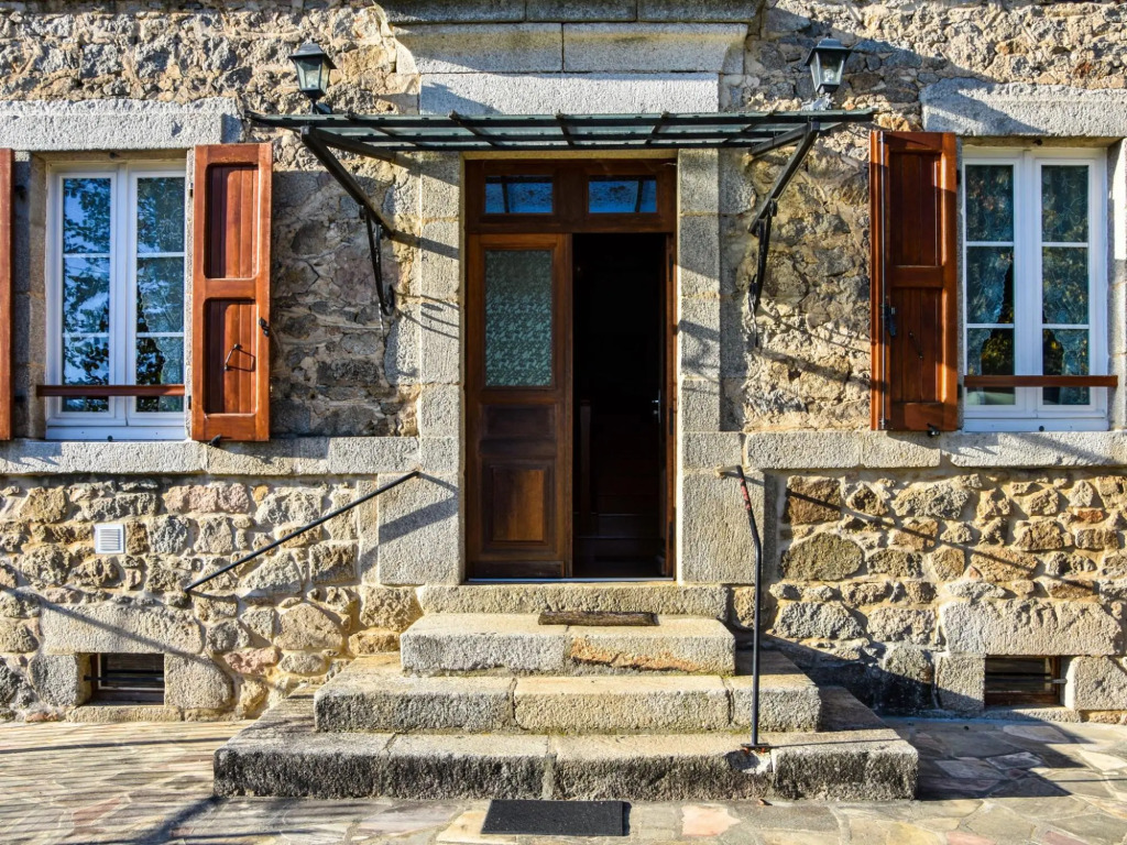 Rural Holiday Home In Sénezergues With Garden