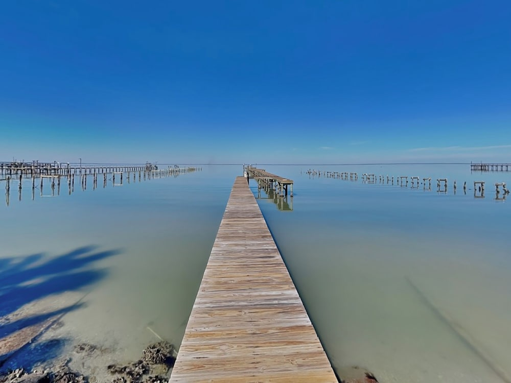 Getaway on the Bay