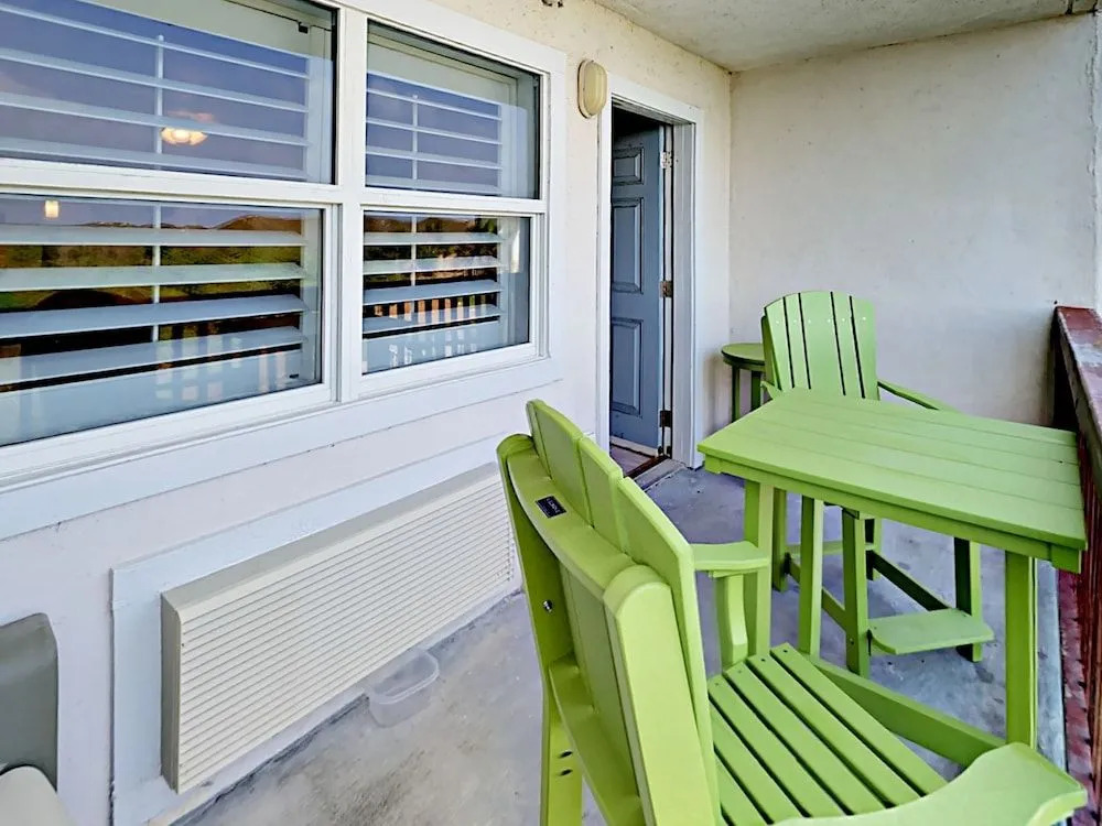135 Sea Breeze - Coastal Chic Cutie 1 Bedroom 1 Bathroom Condo