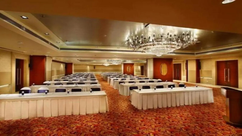 Mahagun Sarovar Portico Suites