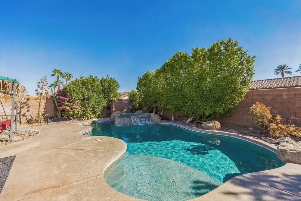 4BR-Retro Game Room-Theater-Pool & Spa
