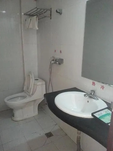 Wuhan Tianlun Holiday Hotel (Panlongcheng Jiahai Industrial Park)(武汉天伦假日宾馆（盘龙城佳海工业园店）)
