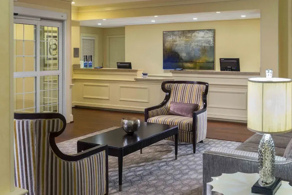Wayside Carriage House Inn