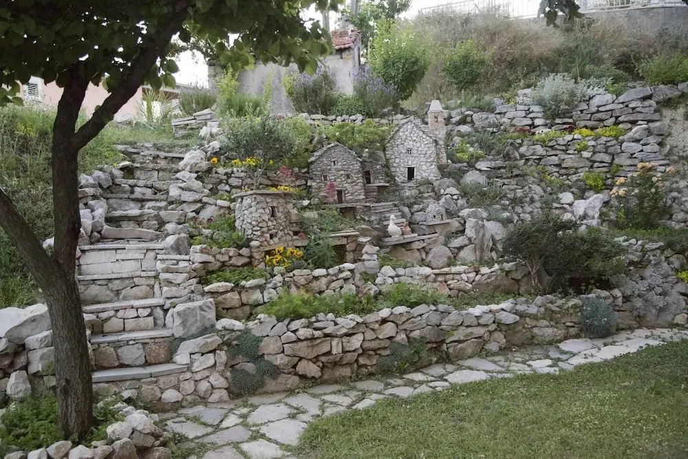 Studio Apartment with garden