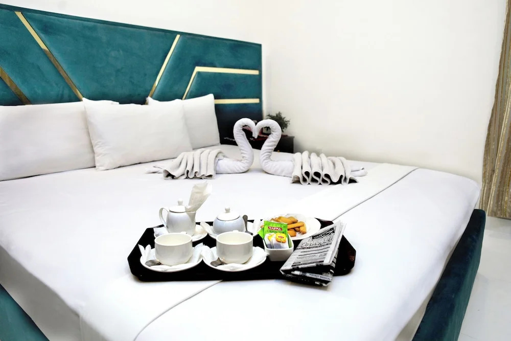 Royalton Inn Hotel - Gulberg